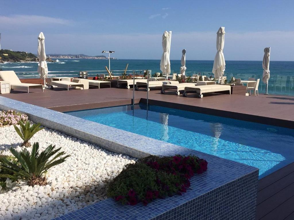 Cosmopolita Hotel Boutique & Spa Castell-Platja d’Aro Exterior foto