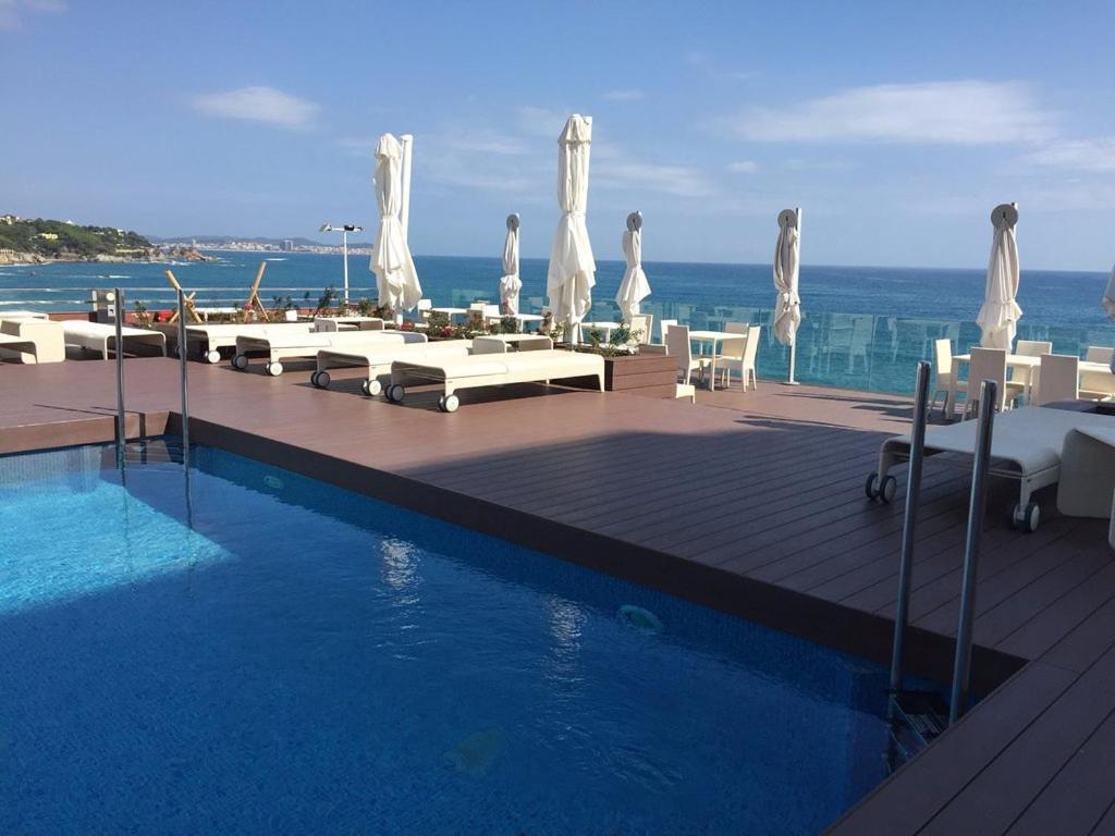 Cosmopolita Hotel Boutique & Spa Castell-Platja d’Aro Exterior foto